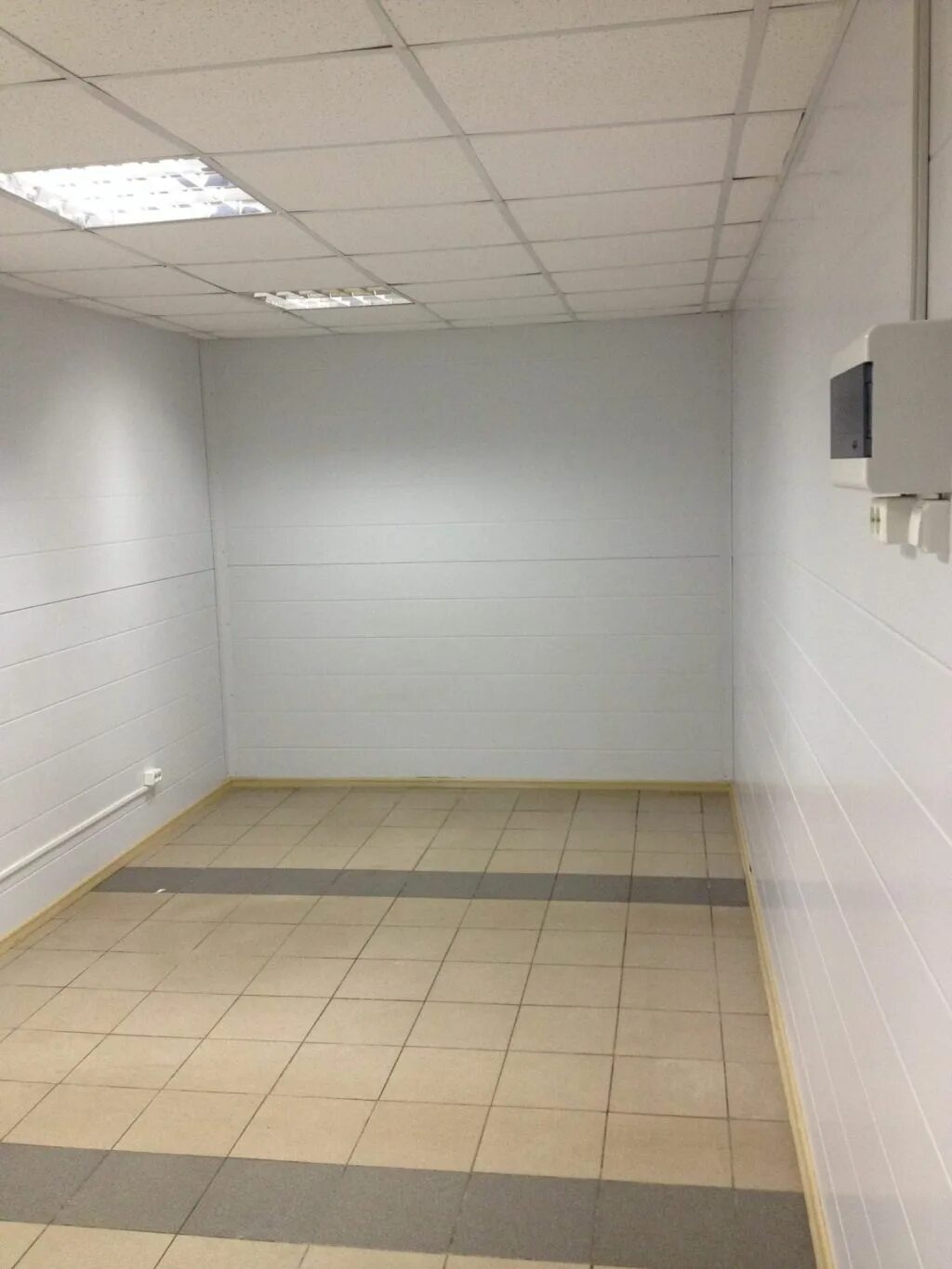 Помещение в 20 квадратных. 15 кв метров помещение. 10 квадратных метров помещение. 10 кв метров помещение. помещение 10 м2.