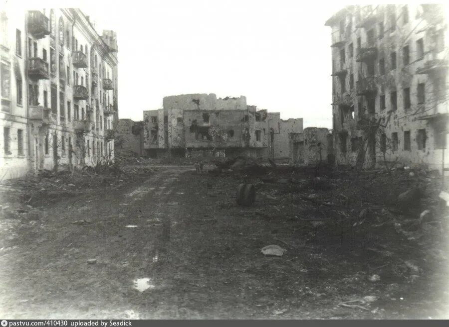 Гостиница кавказ грозный 1995. Старые улицы грозного. Гостиница кавказ грозный 1995. Чечено ингушетия город грозный. Грозный 1930.