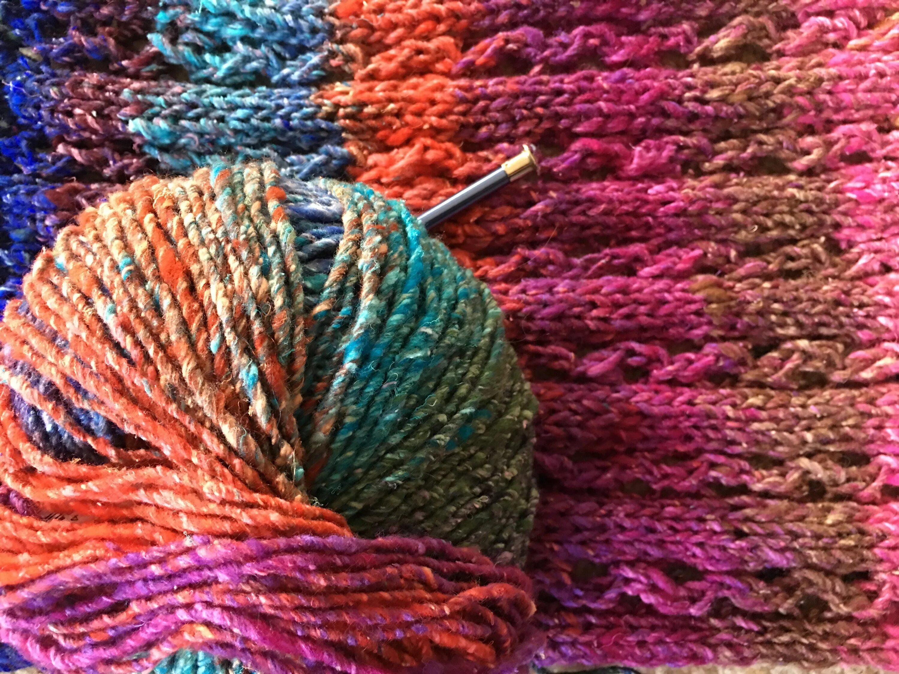 Книттинг. Пряжа Норо. Разноцветные нитки. Разноцветная пряжа для вязания.