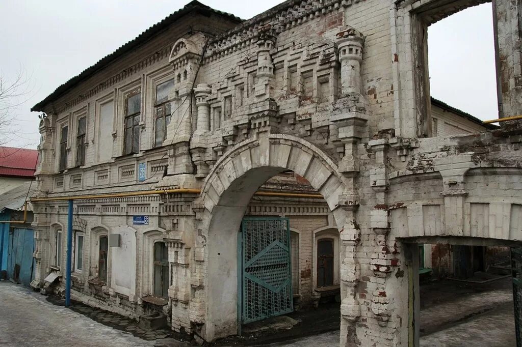 Городское училище старый оскол. Старые дома белгорода. Двухэтажка. Дом купца дягилева старый оскол. Дом купца соломенцева старый оскол.