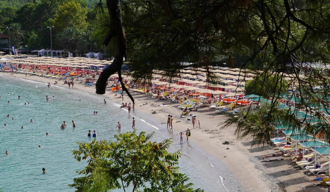 Отдых август турция цена. Кемер Турция пляж лунный свет. Мунлайт парк Кемер. Пляж Мунлайт в Кемере. Турция в августе.