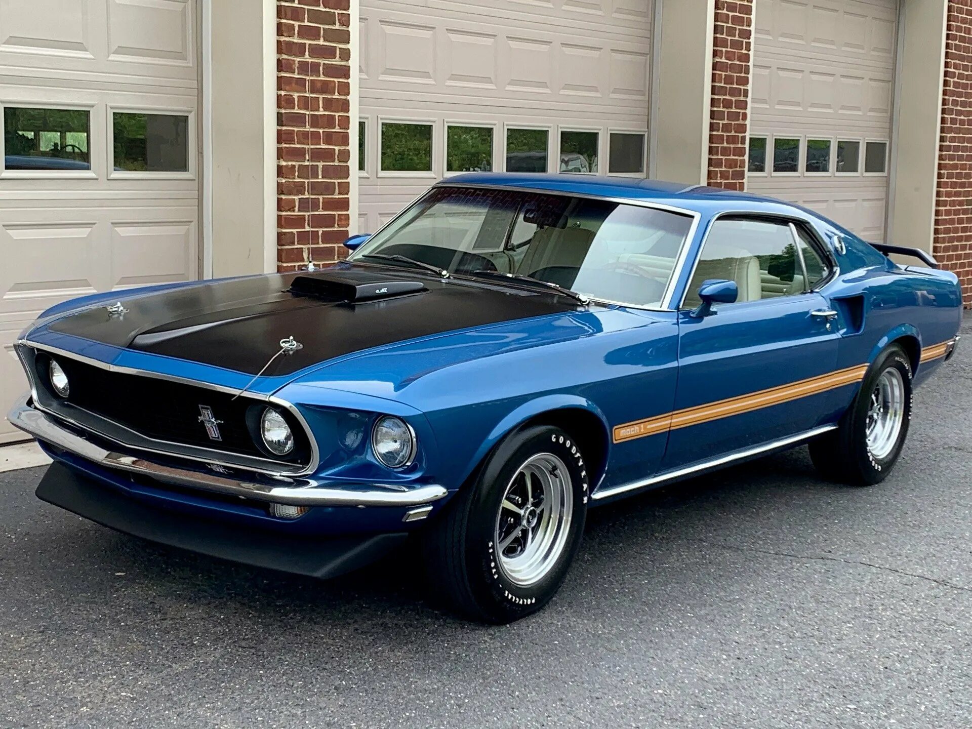 Ford mustang старый. Форд мустанг fastback 1969. Форд мустанг годы выпуска. Форд мустанг shelby 1965. Форд мустанг 69 года.