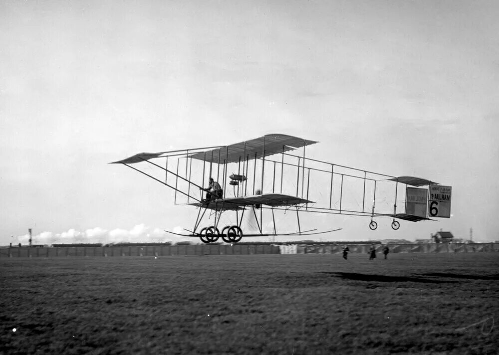 Первый отечественный самолет. Аэроплан Фарман 1910 года. Биплан «Россия-а» 1910 г.. Россия-а самолет 1910. Самолет Кудашева 1910.