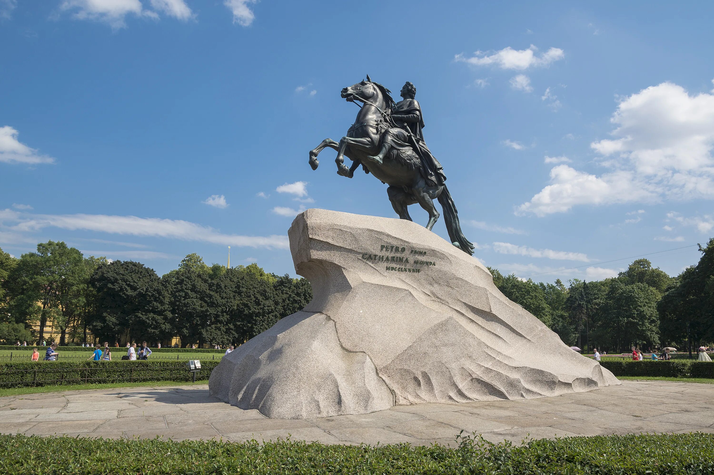 Памятник петру в санкт петербурге. Медный всадник, Санкт-Петербург, Сенатская площадь. Медный всадник памятник Петру 1. Санкт-Петербург Сенатская площадь памятника медный всадник. Памятник Петру 1 на Сенатской площади.