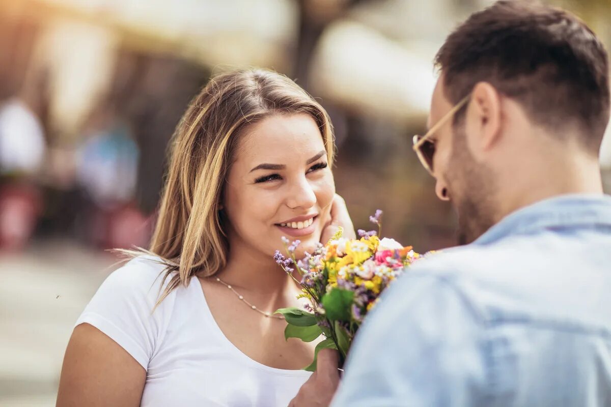 Unique dating. Man dating woman Flowers. Dating. Parship dating. Rich dating.