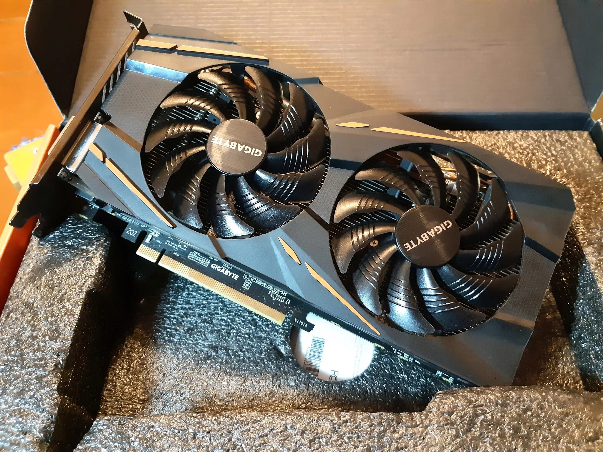 Gigabyte rx 570 gaming. Видеокарта Gigabyte RX 570 4gb. Видеокарта RX 570 4gb. Gigabyte видеокарта Radeon RX 570. Видеокарта RX 570 8 GB Gigabyte.