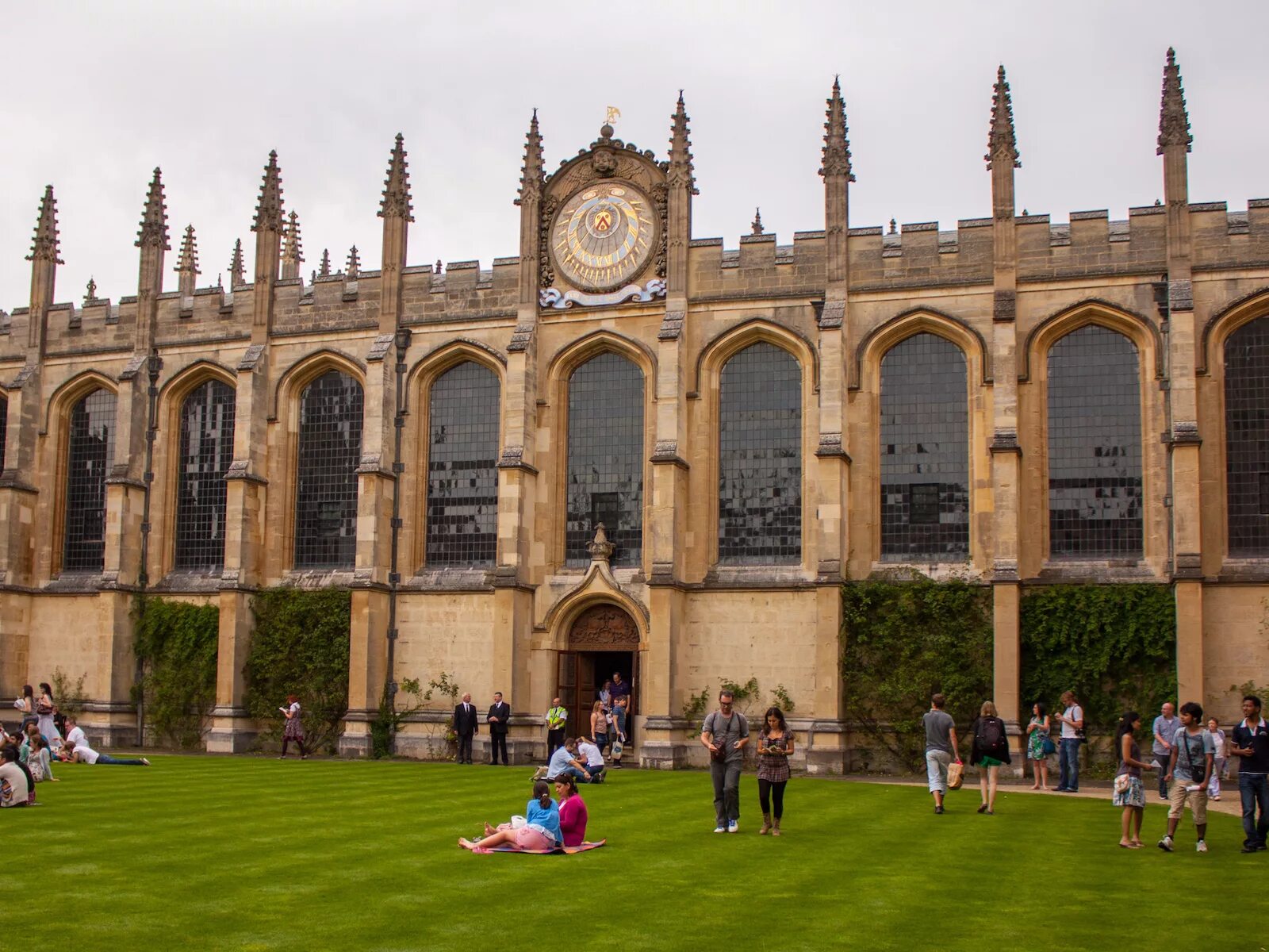 Oxford picture. Оксфордский университет в Англии. Сити-оф-Оксфорд университет. Иордан колледж Оксфорд. Оксфордский университет архитектура.