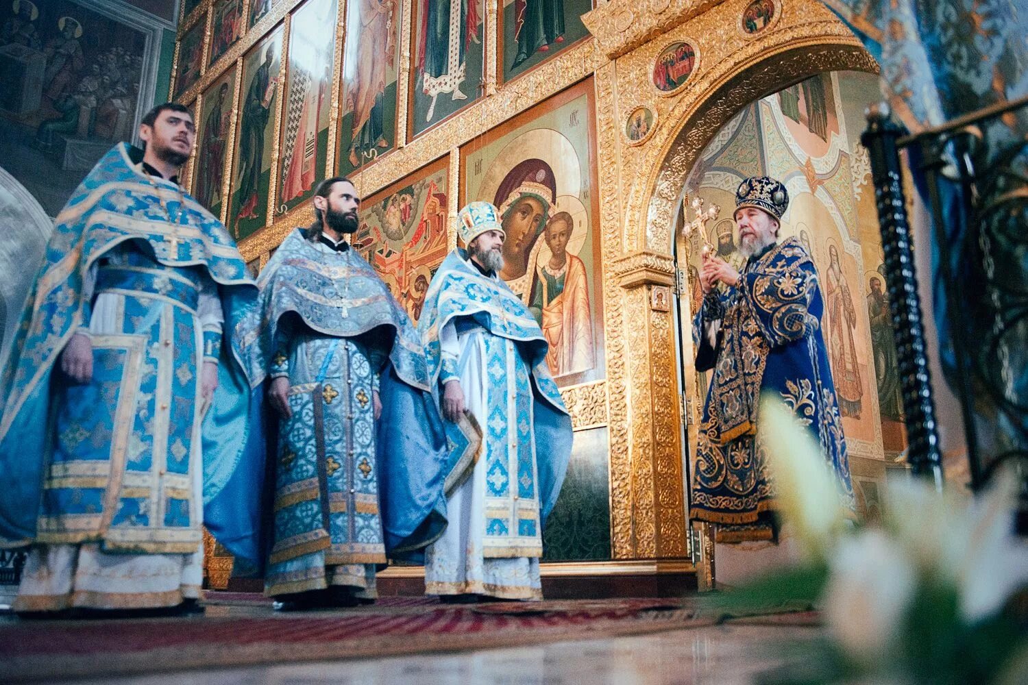 Благовещение в какой одежде. Благовещение богослужение. Богослужение на Благовещение Пресвятой Богородицы. Литургия , на Благовещение, Пресвятой Богородицы. Церковный праздник Благовещение Богородицы.