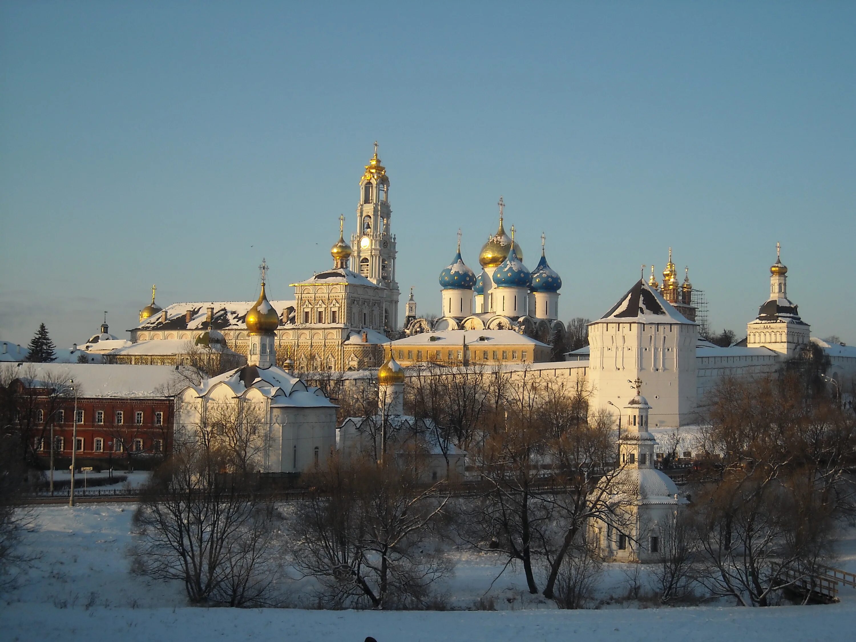 Свято троицкий москва. Монастырь Троице-Сергиева Лавра. Ансамбль Троице-Сергиевой Лавры Сергиев Посад. Сергиев Посад достопримечательности Троице Сергиева Лавра. Свято -Торицкий Сергиева Лавра.