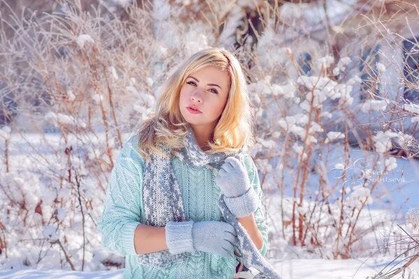 Зимние фото красавиц Скачать обои фотосессия, шарф, свитер, Denis Petrov, макияж, прическа, шапка, кр