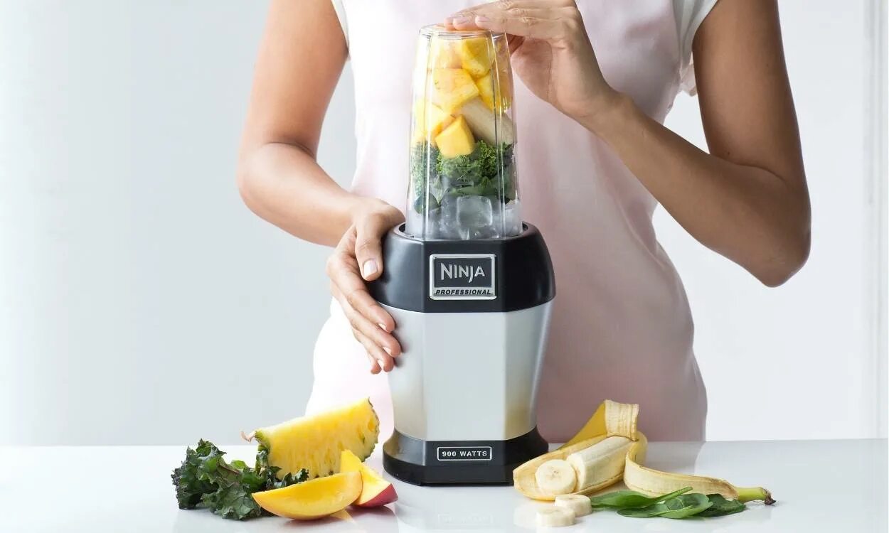 Еда в блендере. Блендер похудения. Блендер леран ханд блендер. Блендер aote 1102. Приготовление смузи в блендере.