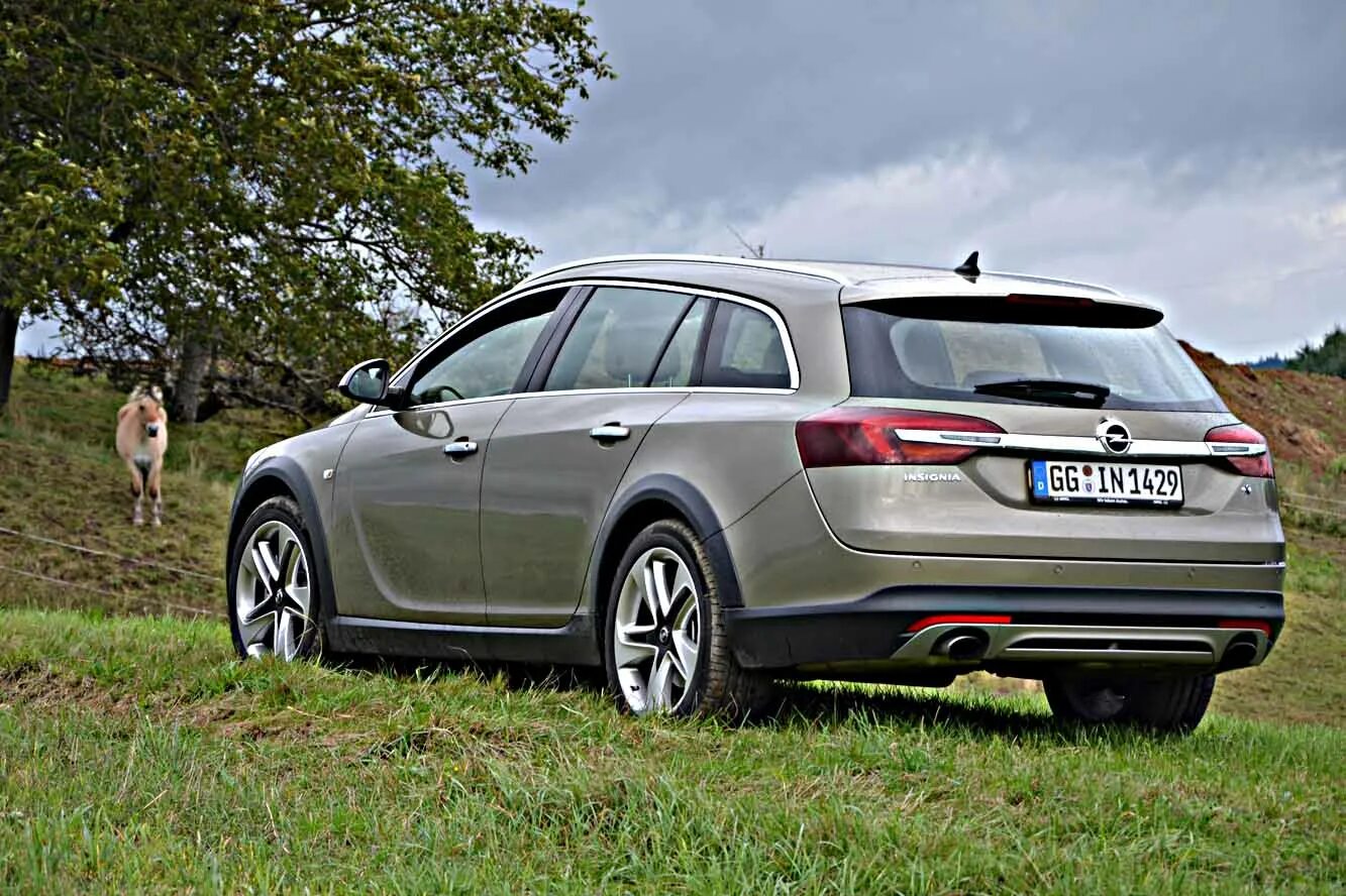 Country touring. Опель Инсигния Кантри Турер 2014. Insignia Country Tourer 2014. Opel Insignia Tourer 2014. Опель Инсигния Турер 2014.