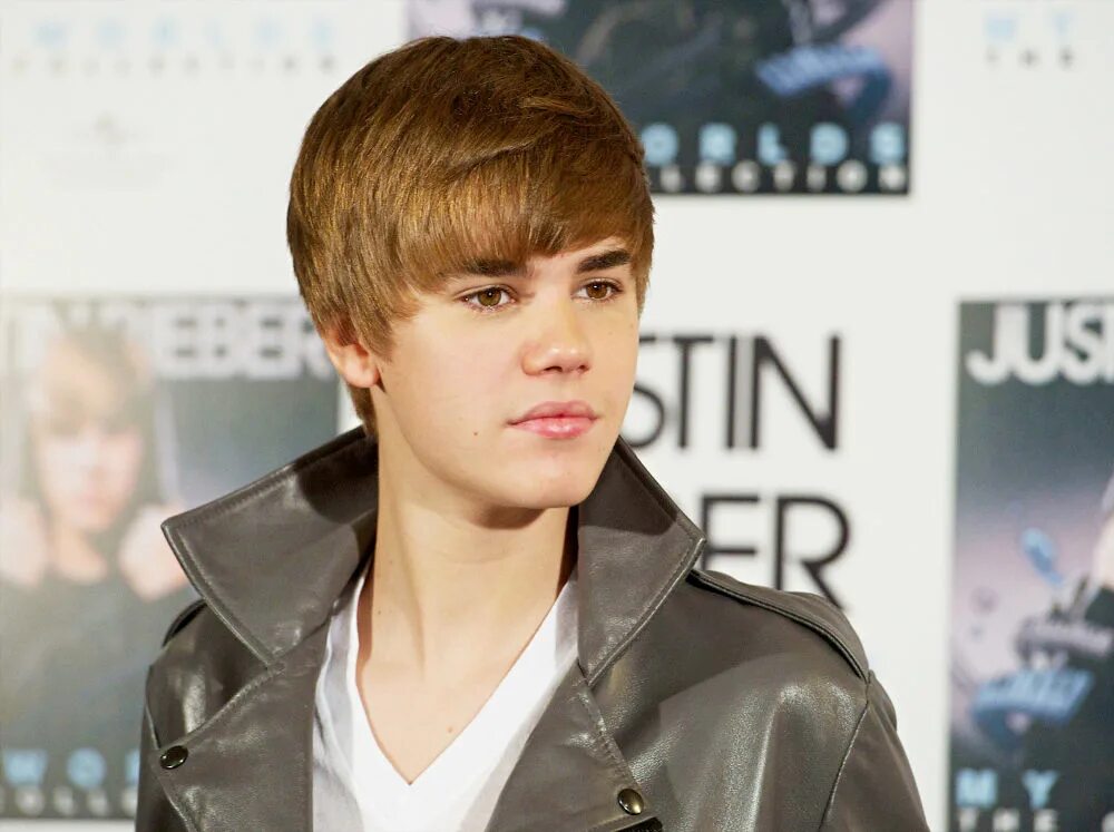 Justin bieber mp3. Джастин Бибер. Justin Bieber 2010. Джастин Бибер в молодости 15. Джастин Бибер в молодости.