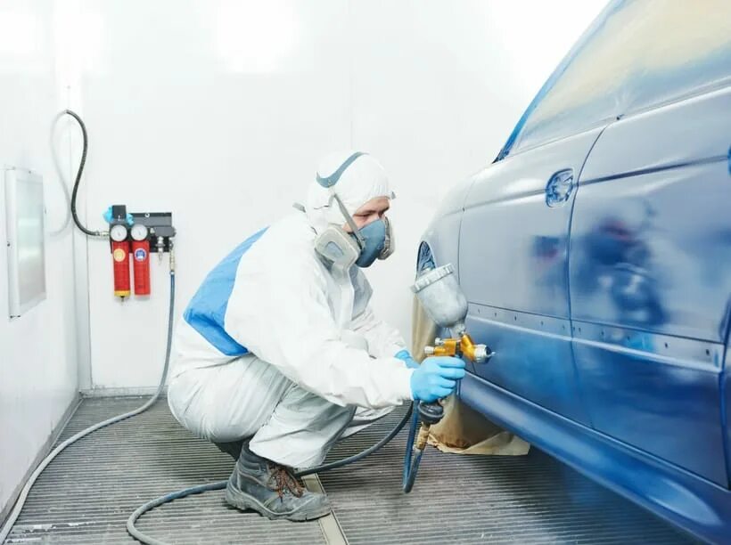Покраска авто. Кузовной ремонт реклама. Покраска кузова автомобиля. Покраска автомобиля. Автомаляр кузовщик.