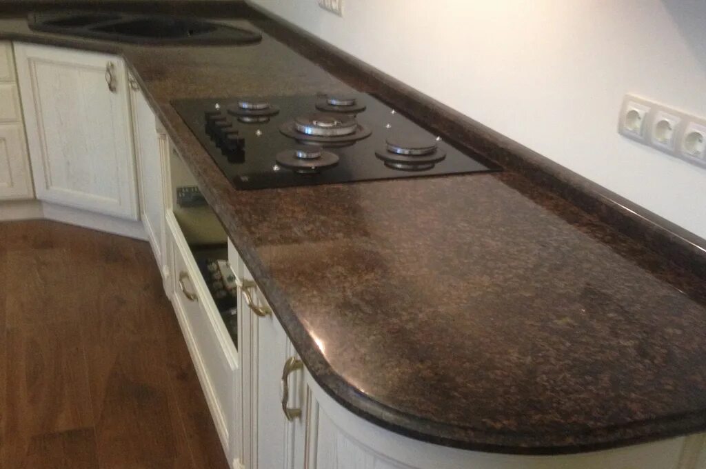 изготовление гранитных столешниц. гранит g654 подступенок. столешница гранит. изготовление гранитных столешниц. кухонная столешница из камня.