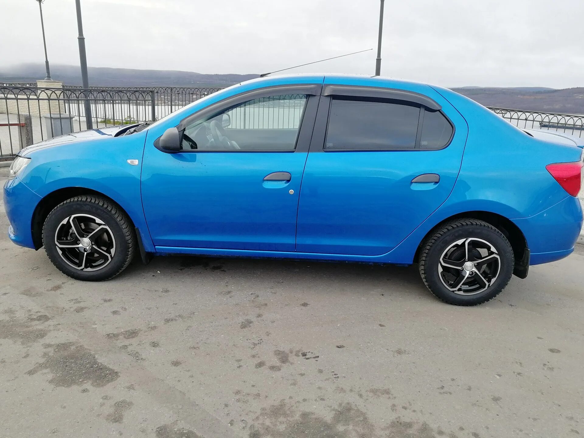 Диски на логан 2 15 размер. Renault logan 2 r16. логан 2 на литье р16. рено логан 2 диски r16. renault logan 2 r17.
