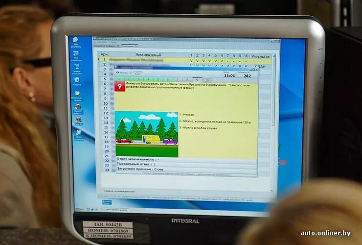 Компьютер сдачи экзаменов в гибдд. Экзамен в ГАИ на компьютере. Монитор для сдачи экзаменов ГИБДД. Компьютер для сдачи экзамена в ГАИ. Сдача теории в ГИБДД.