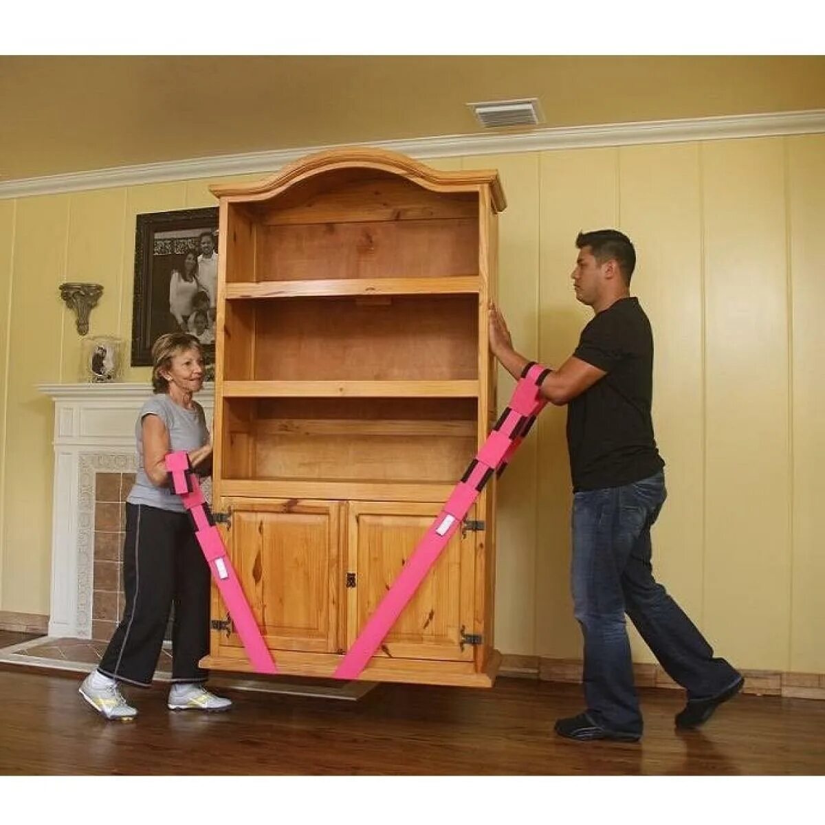 Приспособление для поднятия мебели. Передвинуть тяжелый шкаф. Шкаф передвигают. Передвинуть мебель. Передвигать тяжелую мебель
