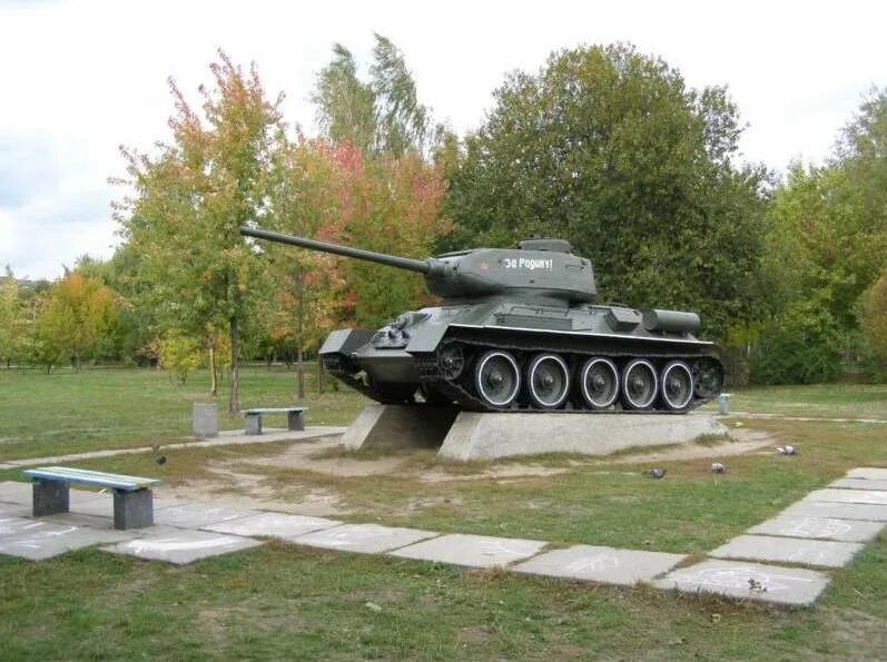 Танковый участок. Т34-85 танк Победы. Танк т-34 в городе Рославль. Астрахань танк т34. Танк т 34 Чехов.