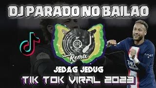 Parado no bailão