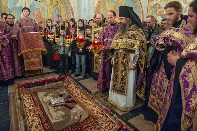 Церковь в ясенево архимандрита. Служба в храме в ясенево. Служба в храме в ясенево. Храм покрова пресвятой богородицы в ясенево духовенство. Храм царственных страстотерпцев в ясенево о.