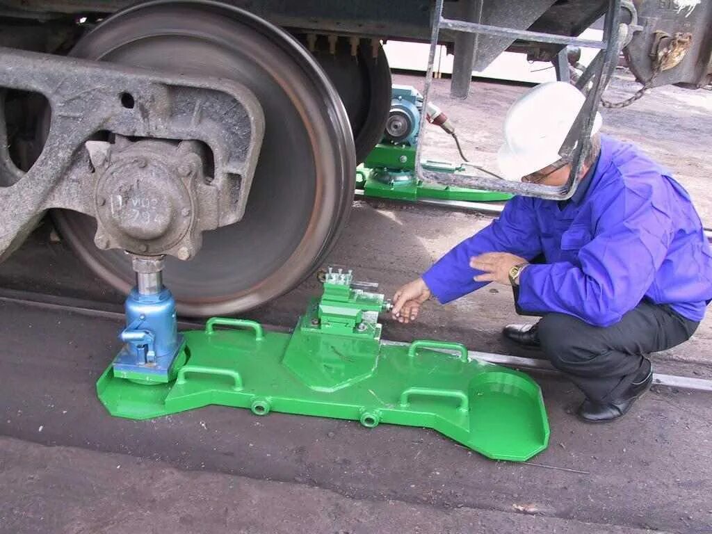 Колесная пара тэм18. Обточка колесных пар тепловоза без выкатки. Станок колесотокарный рт905ф1. Колесные пары локомотивов обточка. Колесные пары локомотивов обточка.