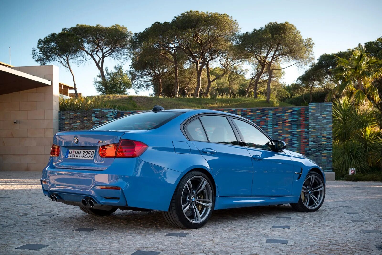 Z b v m 3
