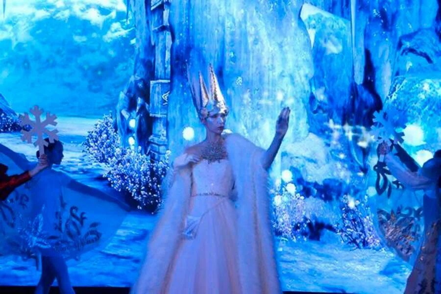 снежная королева изольда. снежная королева старушка цветочница. снежная королева 2022. кай снежная королева. садов снежная королева.