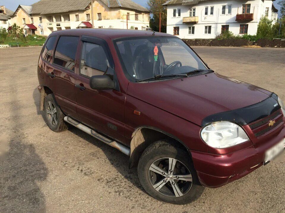 2123 цвета. Шевроле Нива 2005 красный. Chevrolet Niva 2004. Chevrolet Niva 2005 вишнёвая. Нива Шевроле красная 2004.