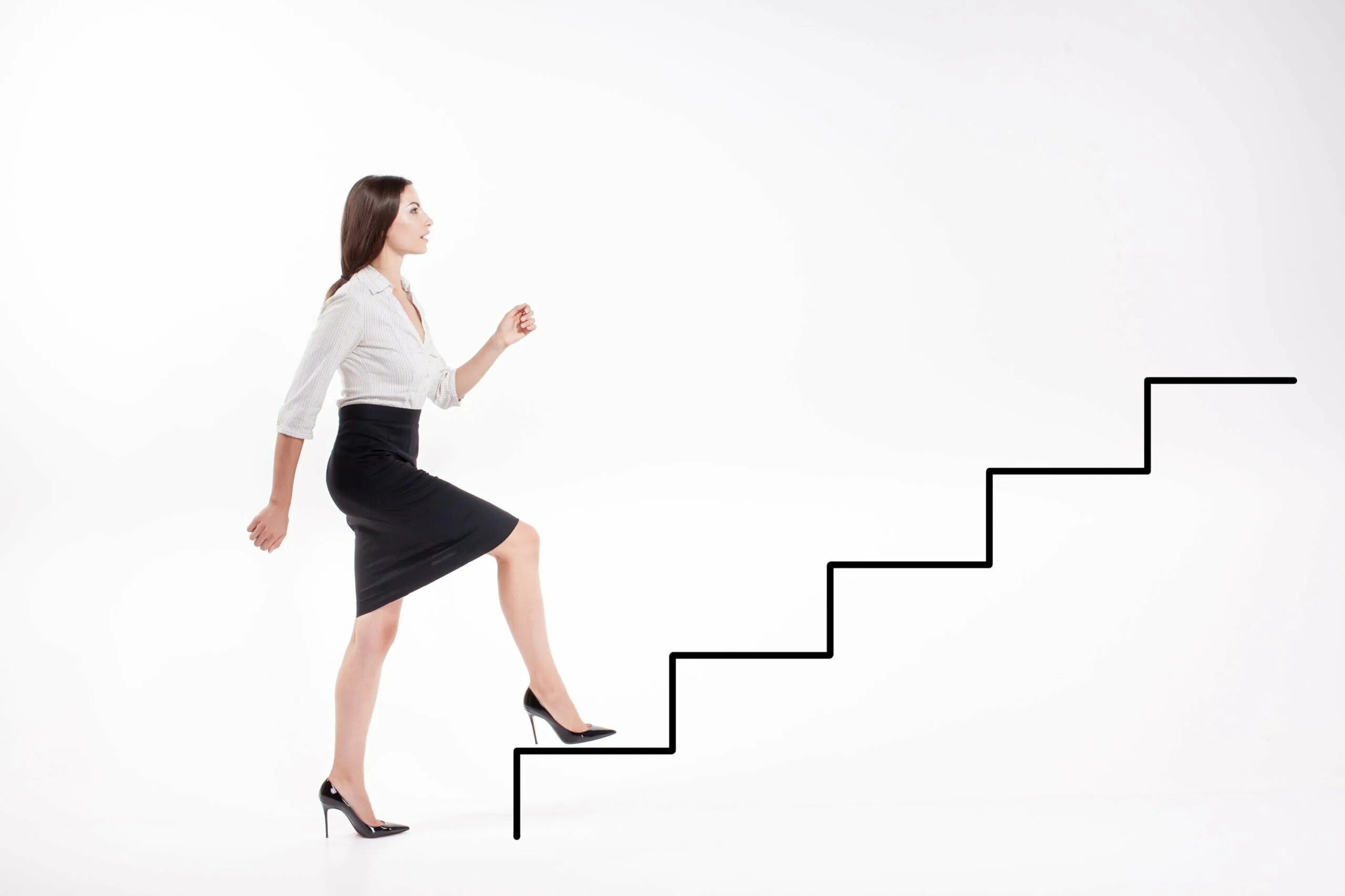 Дамы потихоньку пошли за поднимавшимся по лестнице. Женщина подымается по лестнице. Подниматься по карьерной лестнице. Карьерный рост на белом фоне. Вверх по карьерной лестнице.