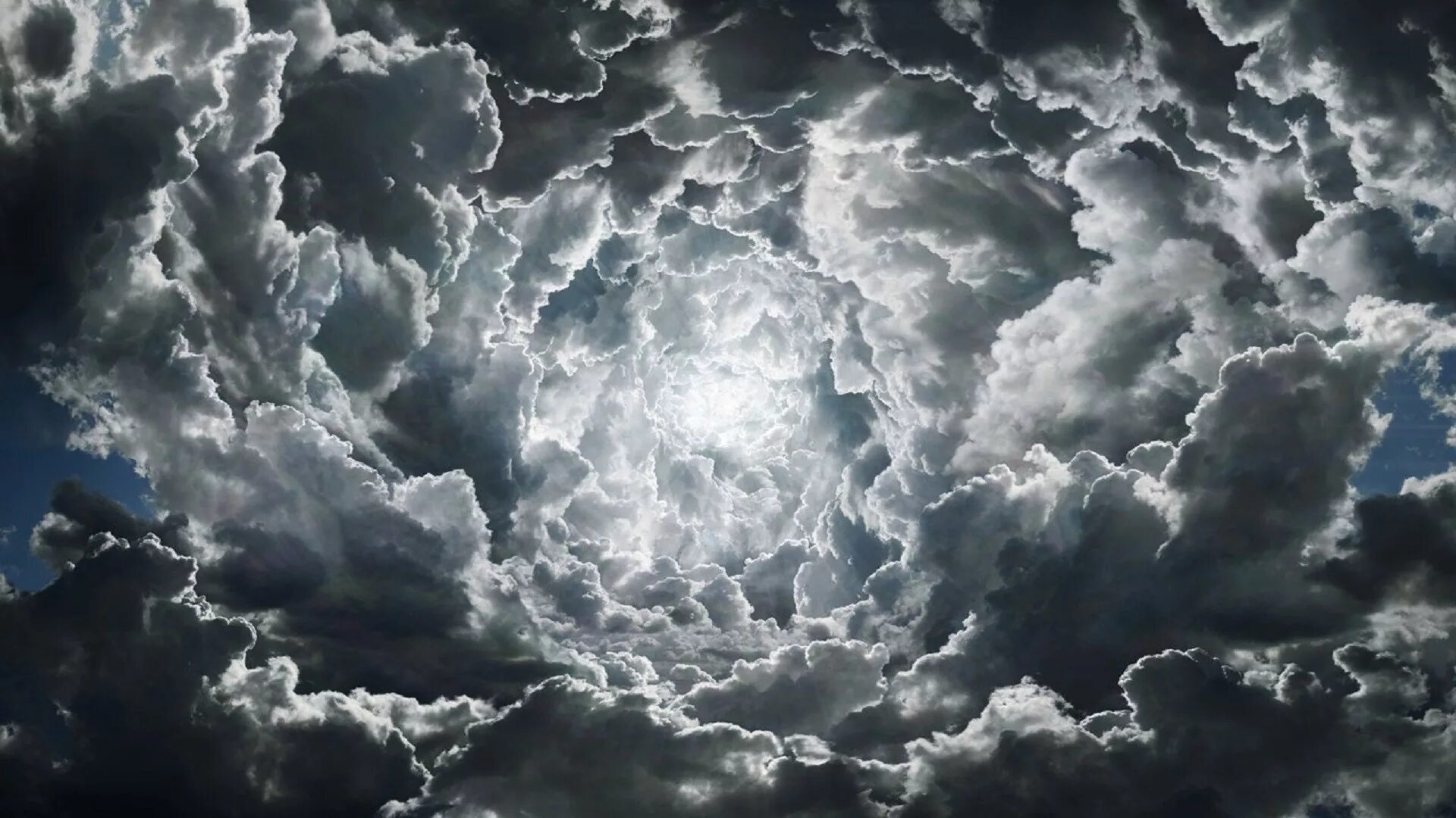 Look at those enormous black clouds. Темные облака. Грозовое небо. Темное небо. Мрачное небо.
