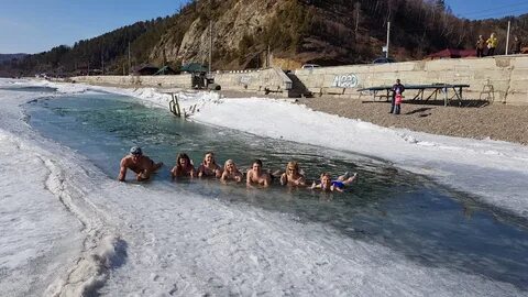 Купаться в апреле