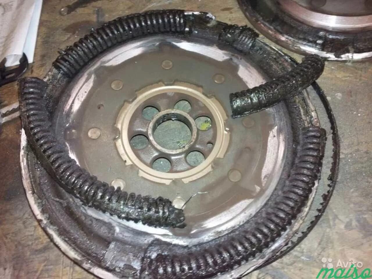 Маховик powershift. Двухмассовый маховик схема. Двухмассовый маховик сцепления. Гольф 3 двухмассовый маховик. Двухмассовый маховик кашкай 2.