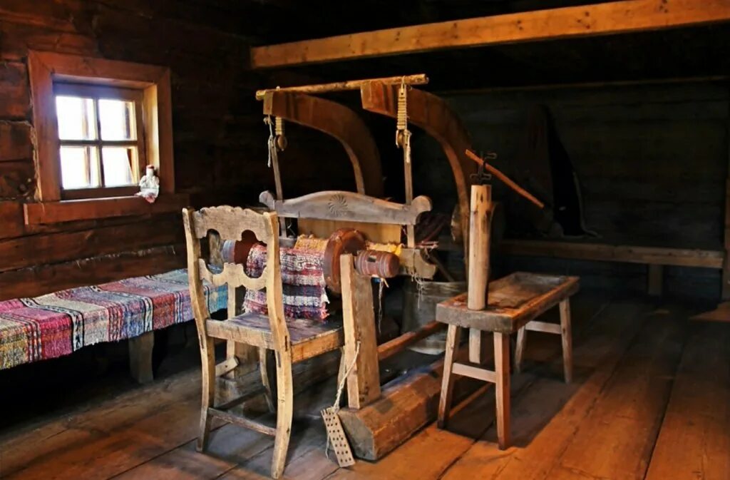 Студия веретено. Студия веретено. Историко-мемориальный музейный комплекс бобрики. Фотостудия веретено лофт. Девушка с прялкой.