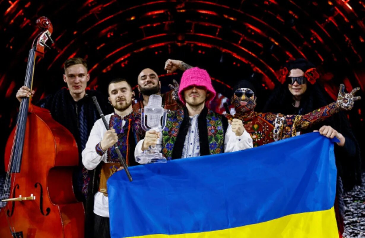 Kalush Orchestra Eurovision 2022. Калуш Украина группа. Украина Евровидение 2022 группа. Kalush Orchestra Stefania. Песня поет украинец