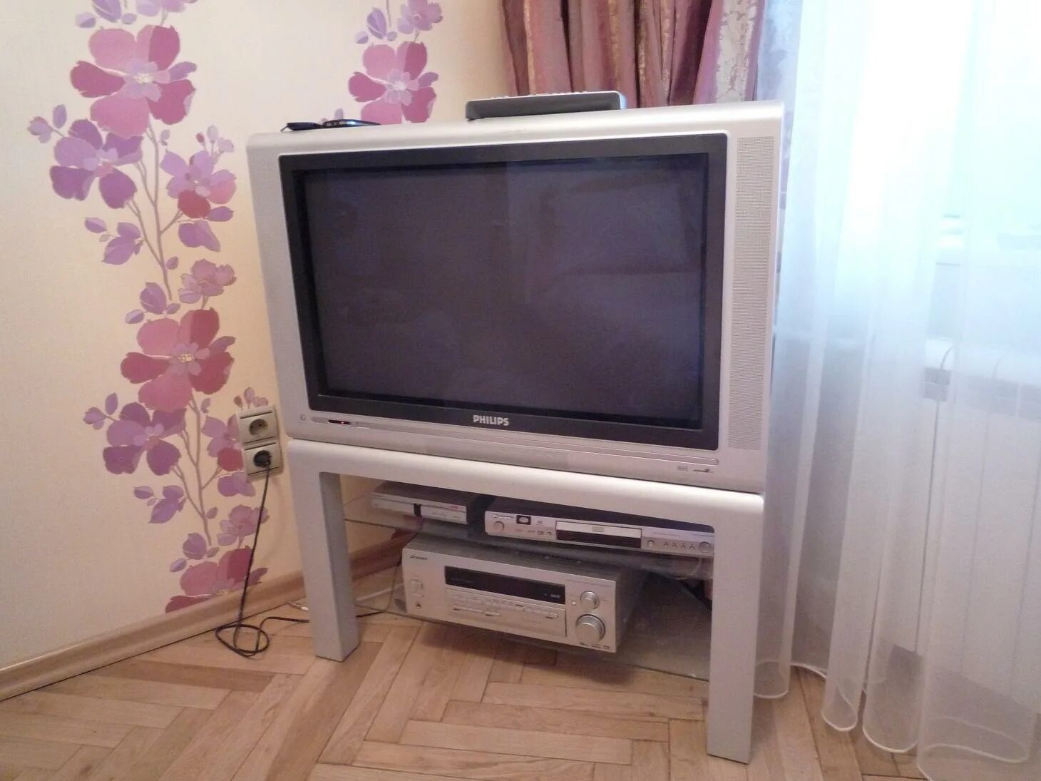 Авито рязань телевизоры. Philips 32pw9509/12. Телевизор Philips 32pw. Philips 32pw9520. Телевизор Philips 32pw9520.