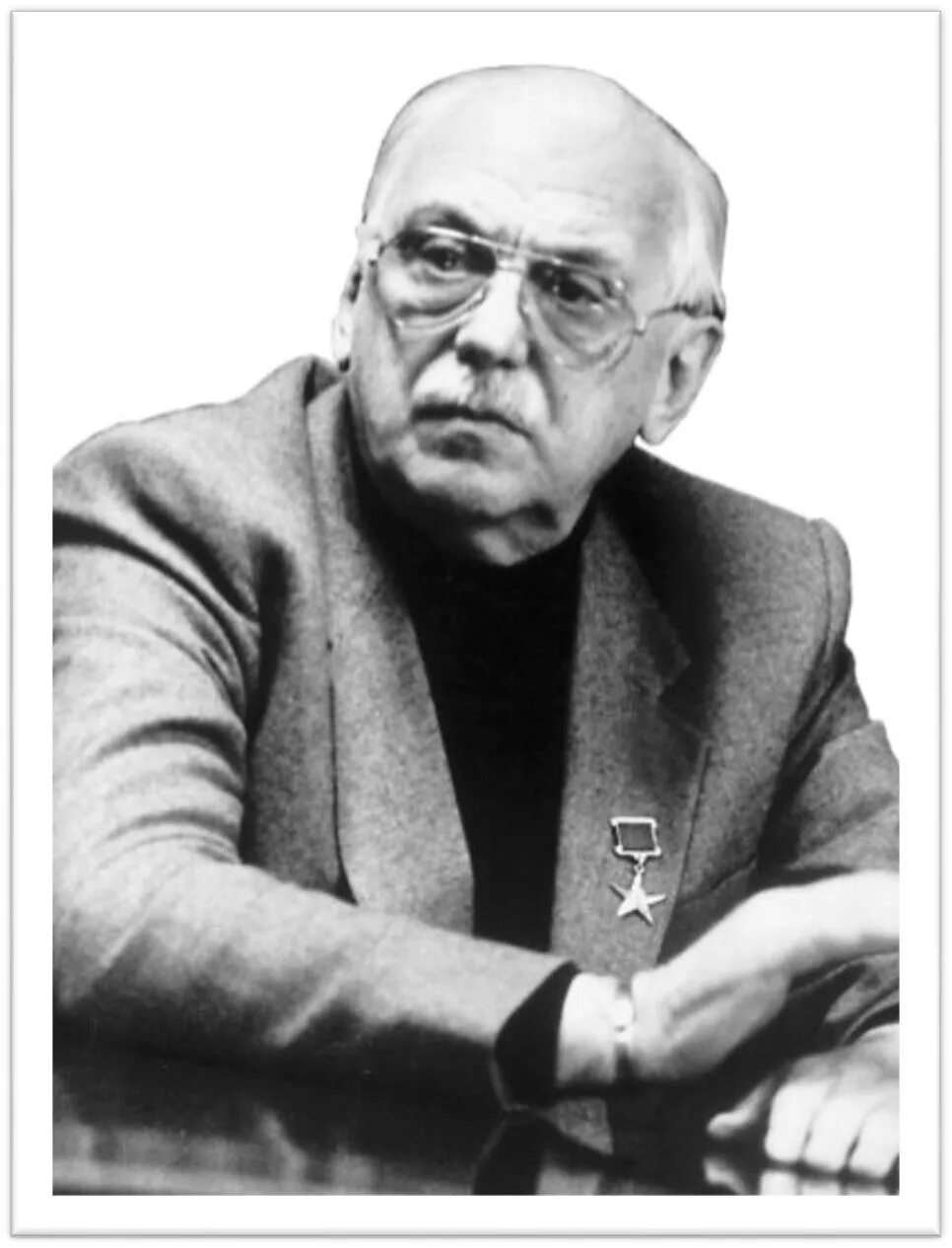 Св михалков. Михалков сергей владимирович. сергей владимирович михалково. михалков писатель. сергей михалков писатель.