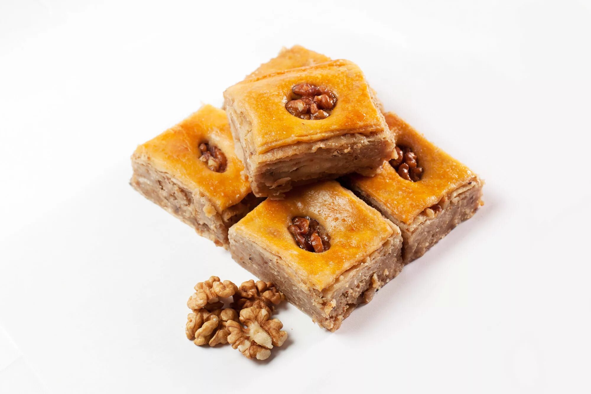 баклава шобиет. пахлава сухумская. пахлава арабская с фисташками. сладости с миндалем. баклава с грецким орехом.