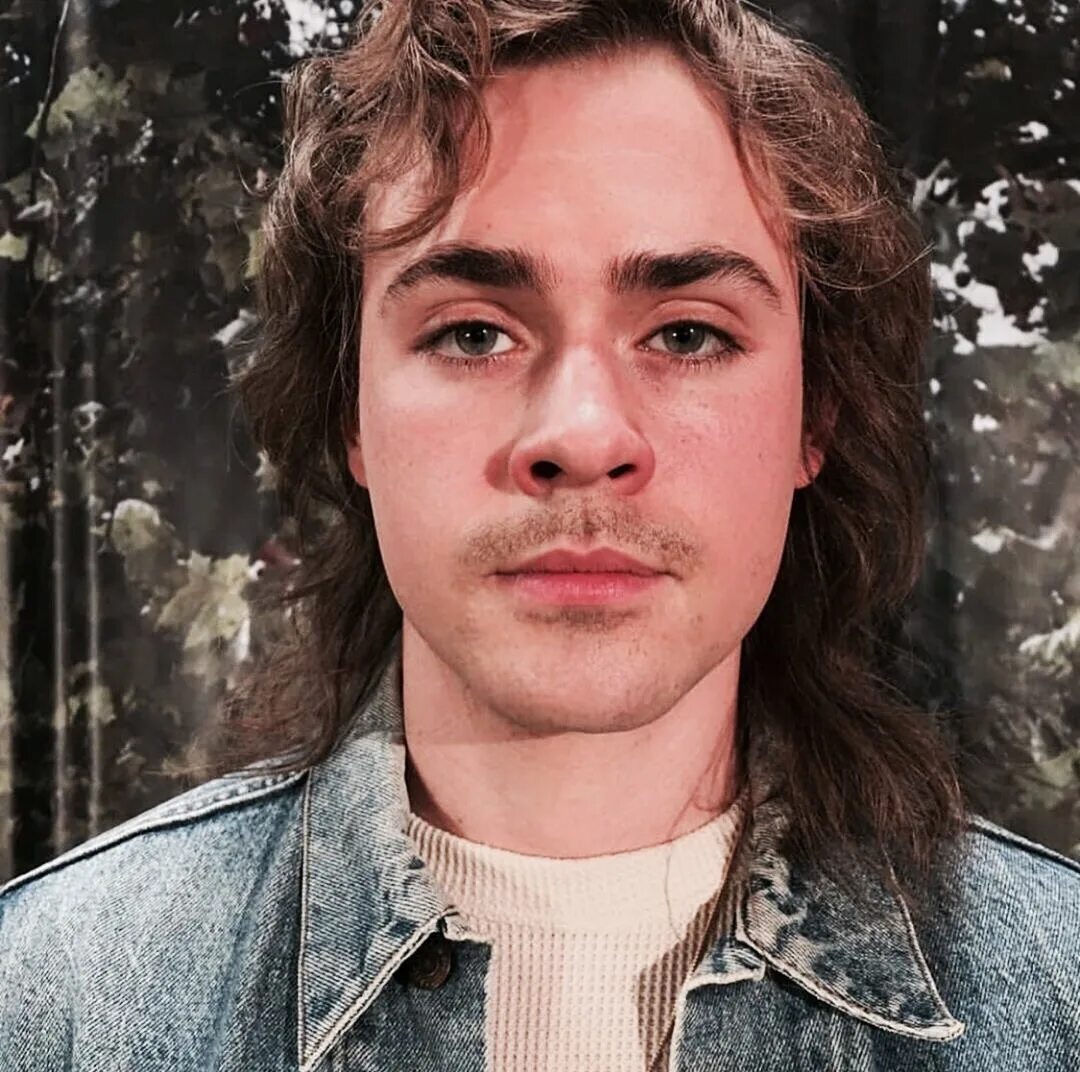 Билли харгроув очень странные. Очень странные дела билли харгров. Дакре монтгомери в роли билли. Билли харгроув очень странные. Дакре монтгомери очень странные дела.