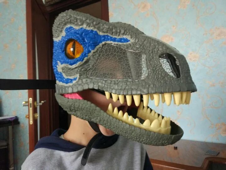 Папье маше раптора. Маска динозавра jurassic фурсьют. Маска фурсьют дино раптор. Череп дракона из папье маше. Фурсьют раптор маска.