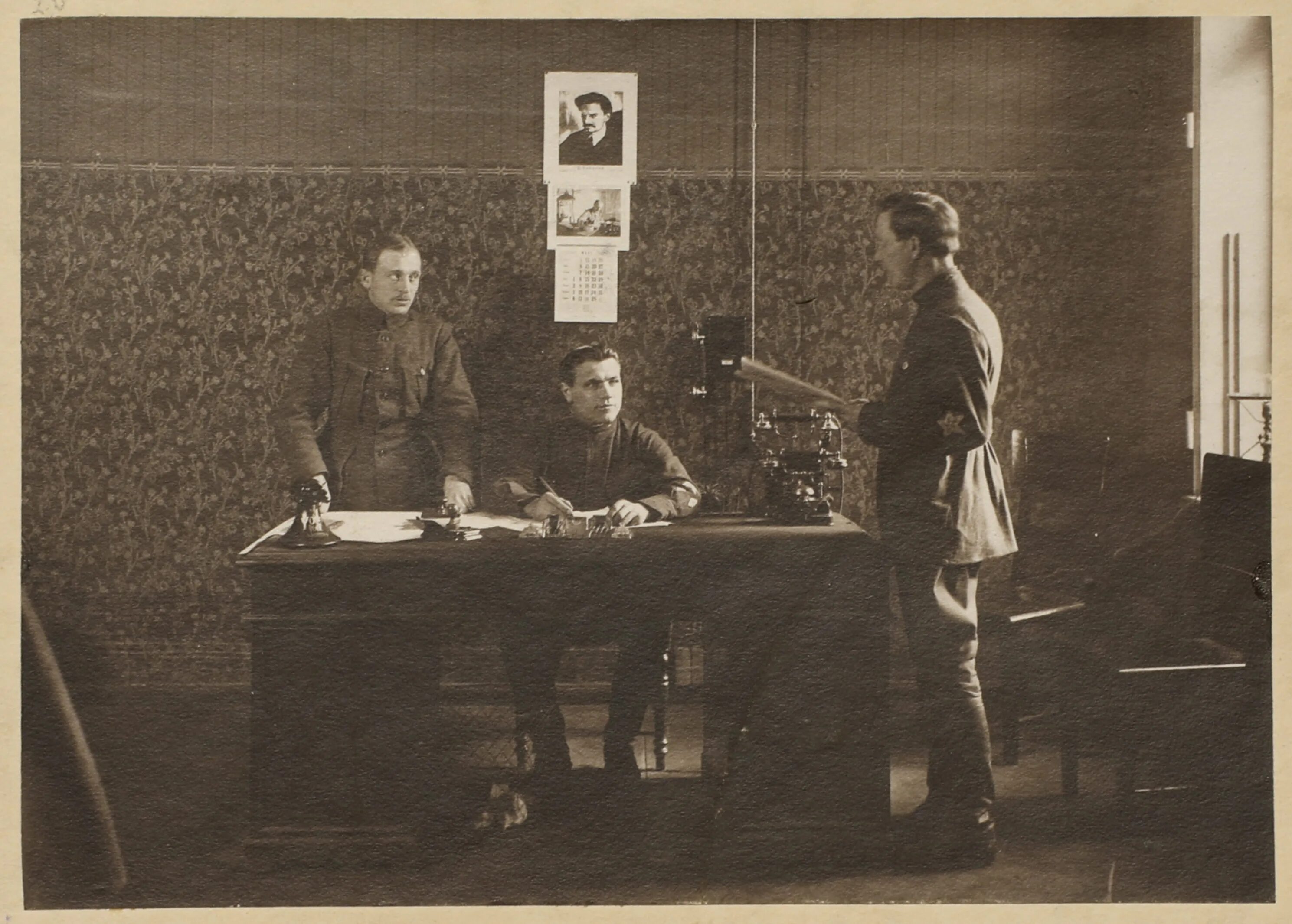 Руководитель вчк был. Коллегия вчк 1919 дзержинский. дзержинский коллегия огпу 1922. сотрудники екатеринбургской чк огпу 1930. сотрудники екатеринбургской чк 1920.