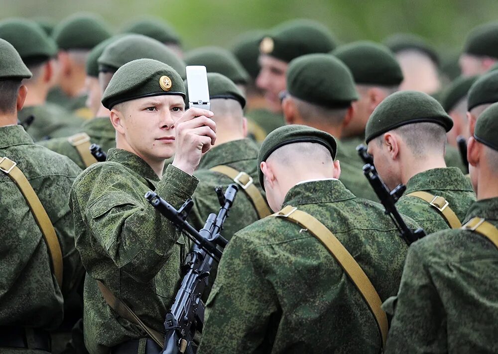 Самозанятый военнослужащий может ли быть. Фото звонки от солдата. солдат звонит. военнослужащий звонит.