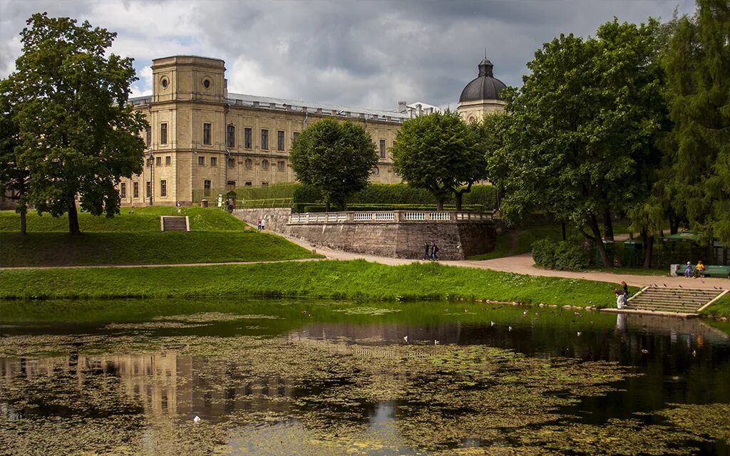 Большой гатчинский дворец гатчина. Большой гатчинский дворец в санкт-петербурге. Гатчинский дворец осенью. Большой гатчинский дворец в гатчине для орлова григория. Большой дворец в гатчине.