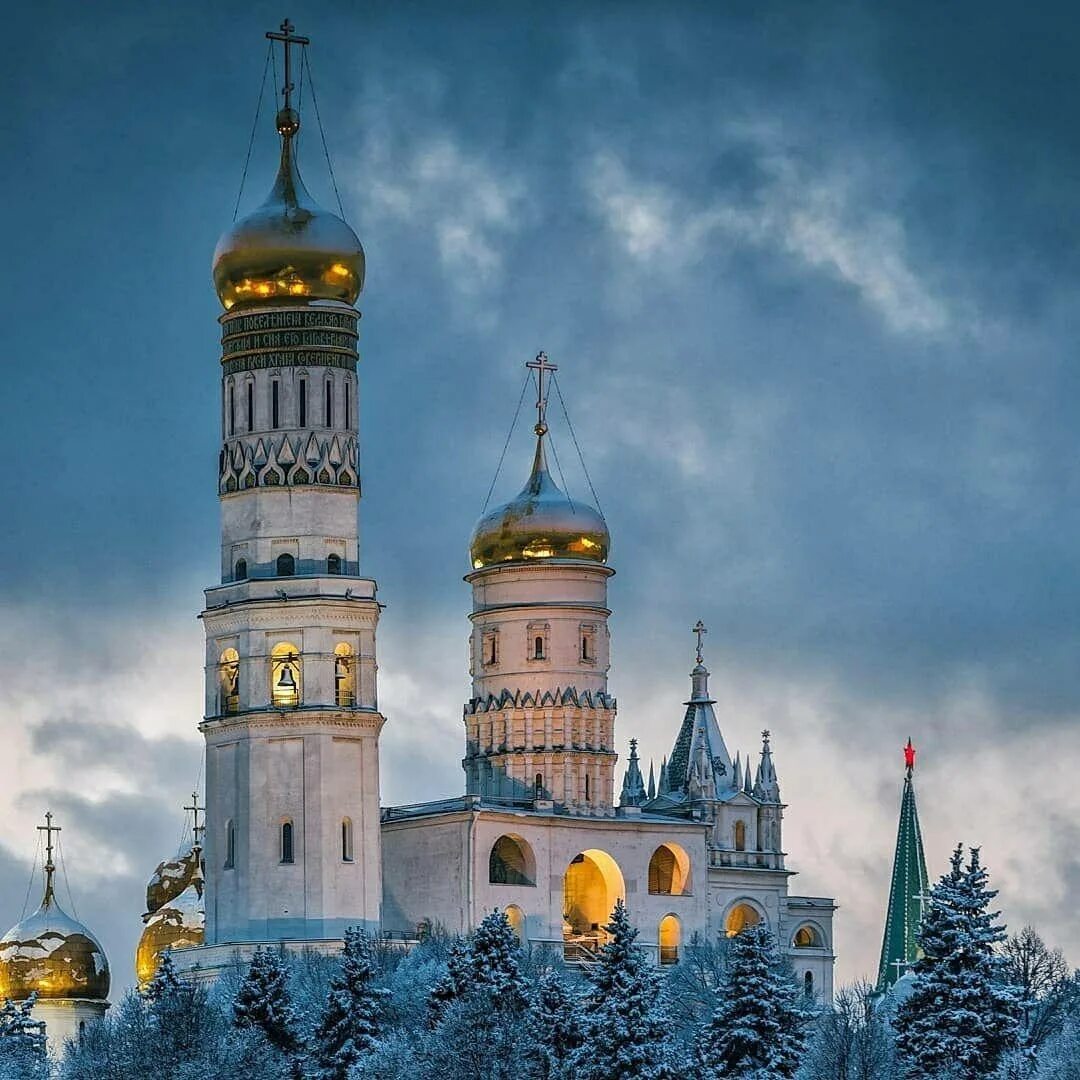 Золотые купола Кремля. Соборы Московского Кремля зима. Москва Кремль золотые купола. Зима храм золотые купола
