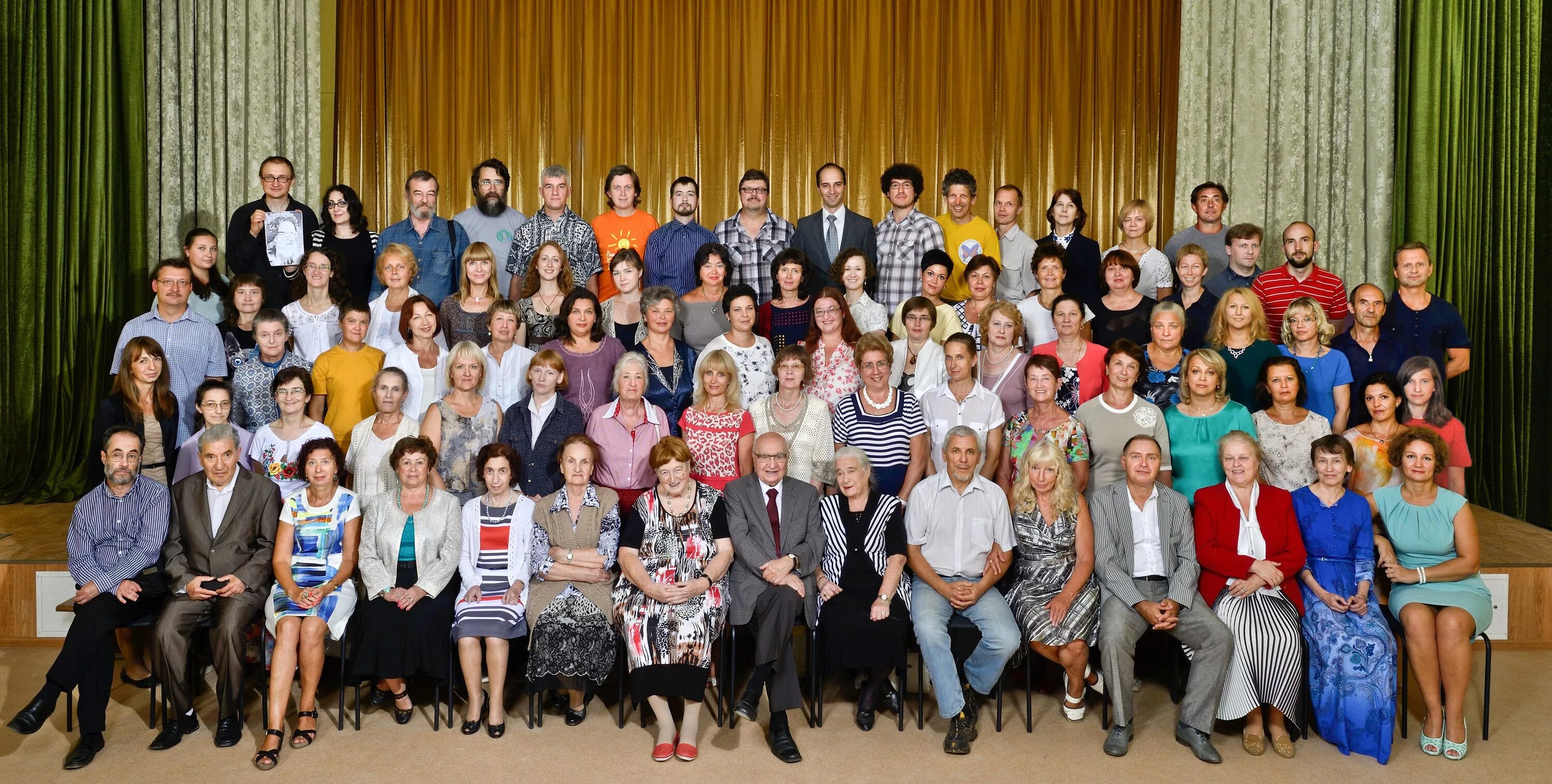 Педагоги школы номер 2. Учителя 2 средней школы. Краснохолмский башкортостан школа 2. Преподаватели средней школы. Учителя школы 2000 москва.