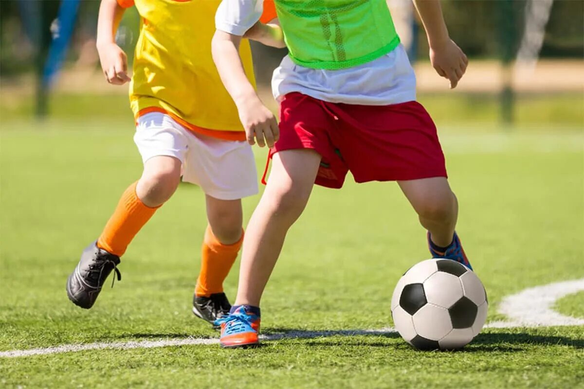 I can playing football. Футбол дети. Футбол для малышей. Детский футбол тренировки. Футбольный матч дети.