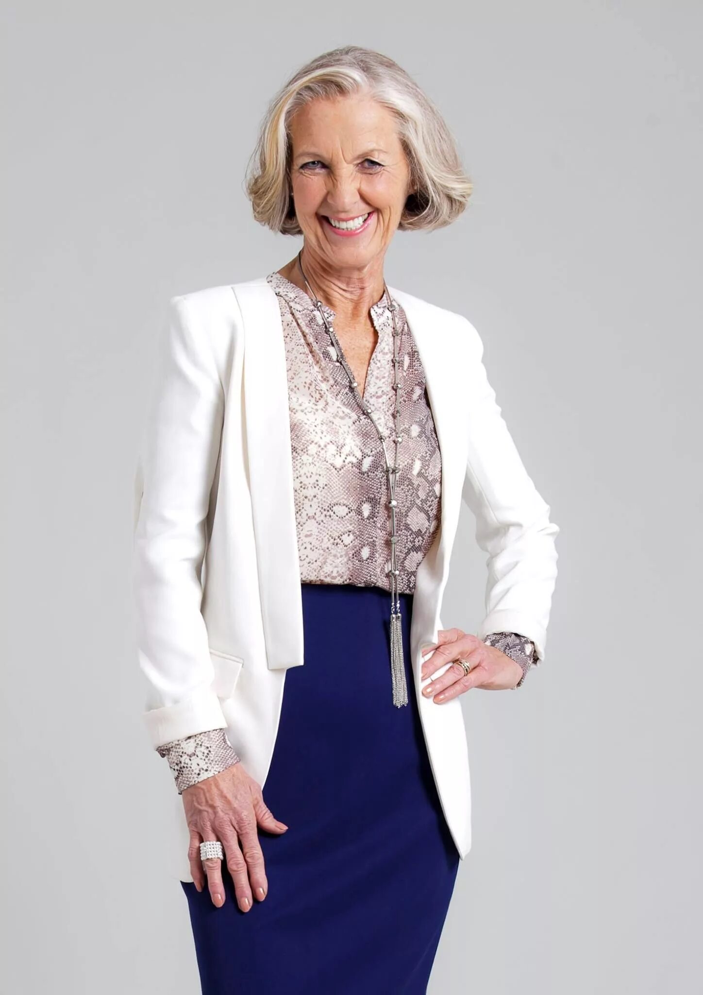 Аннабель дэвис модель. Лебедева ирина юрьевна красноярск. В отставку в 50 лет. Эльвира набиуллина 3840*2160. Ирина самсонова красноярск.