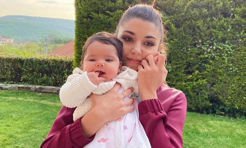 Муж ханде эрчел 2020. Ханде эрчел 2022. Ханде эрчел 2016. Племянница ханде эрчел мави. Ханде эрчел и мави.