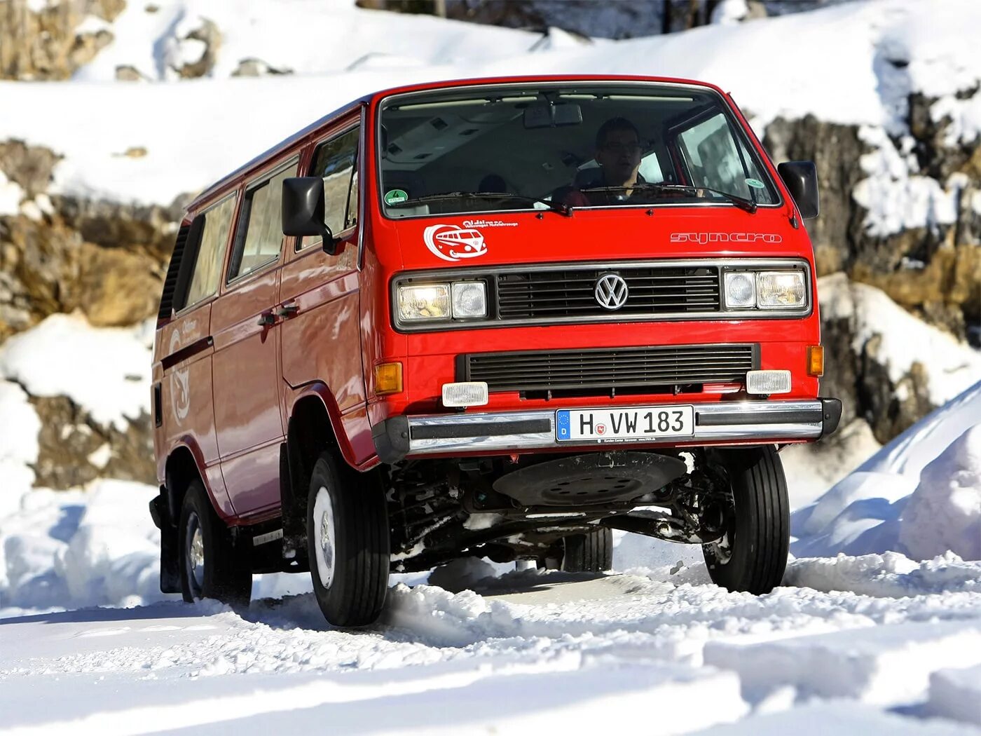 Vw полный привод. Фольксваген VW t3 Syncro. Фольксваген Транспортер т3 Syncro. Фольксваген Транспортер т3 синхро. Фольксваген Каравелла т3.