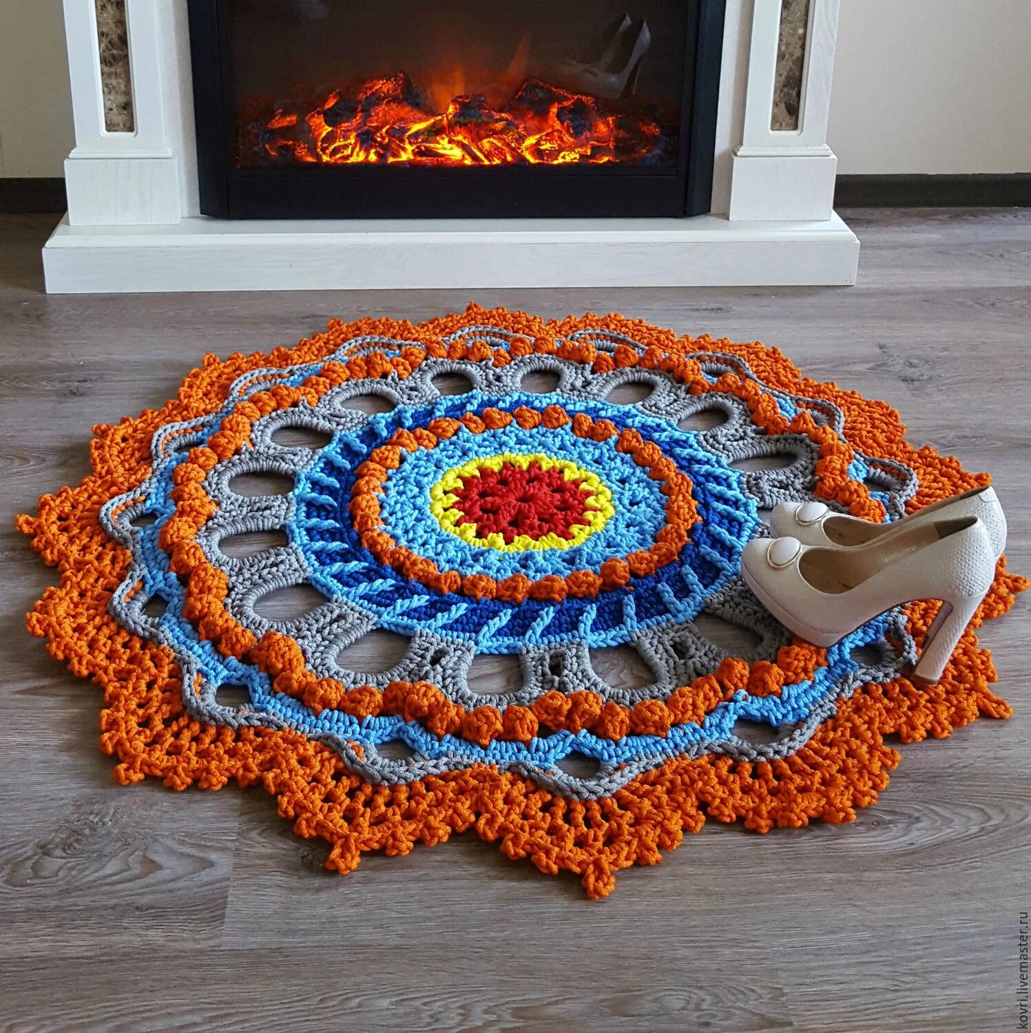 фото вязаного коврика. фото вязаного коврика. вязаные коврики. коврик из пряжи. вязание овального коврика крючком.
